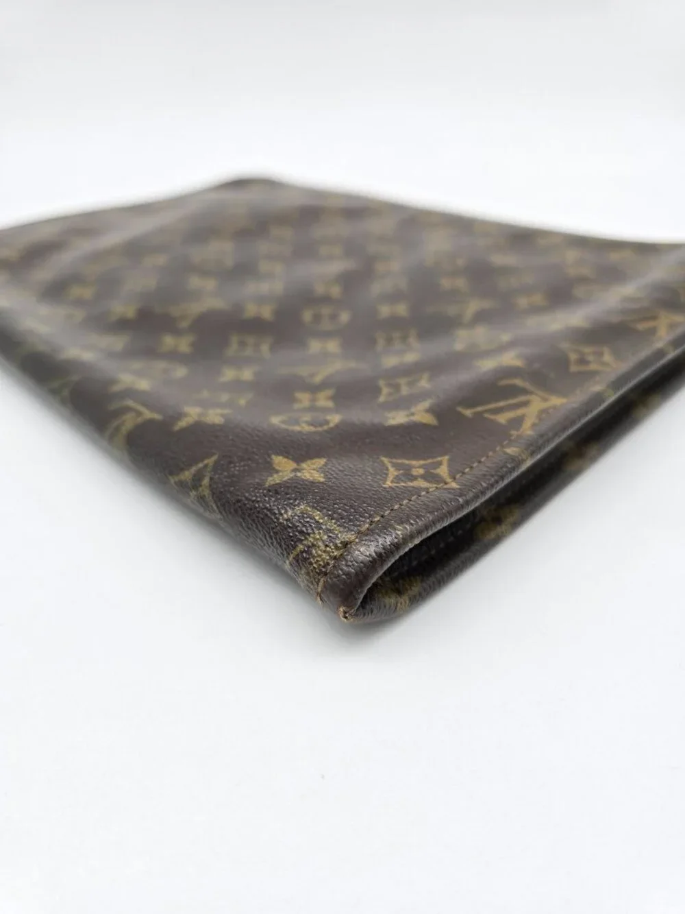 Louis Vuitton sleek louis